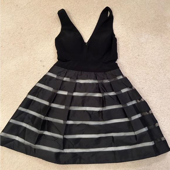 Xscape Black Low Cut Mini Dress Size 8 - Picture 1 of 3